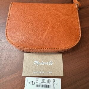 Madewell The Zip Wallet in Leather
